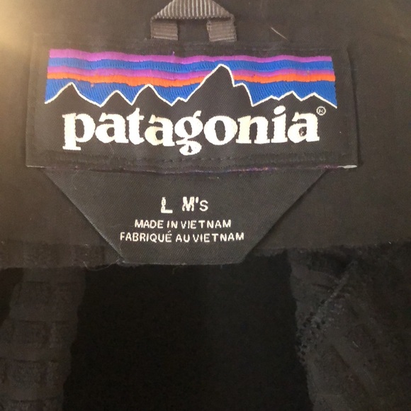 patagonia Lg M's quilted hooded jacket. Used yet very good condition. - Picture 3 of 7